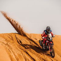 Nacho Cornejo gana, Joan Barreda se mete en carrera y Yamaha lidera el Dakar en moto tras la debacle de GasGas