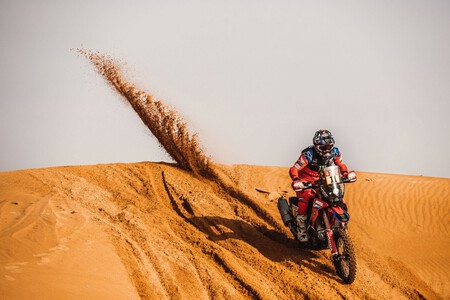 Nacho Cornejo gana, Joan Barreda se mete en carrera y Yamaha lidera el Dakar en moto tras la debacle de GasGas