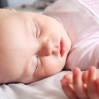 El sueño del bebé en verano: cómo conseguir un buen descanso