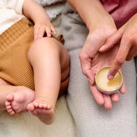 Todo lo que un bálsamo multiusos puede hacer por la piel de tu familia: estos son los mejores