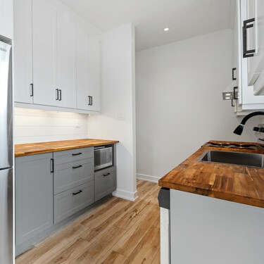 Este carrito auxiliar es perfecto para añadir espacio a la cocina, pero además es bonito