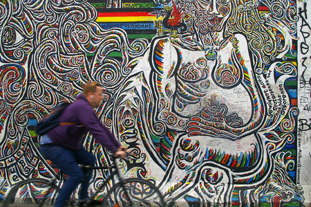 Proteger el Muro con otro muro, así serán las cosas en Berlín