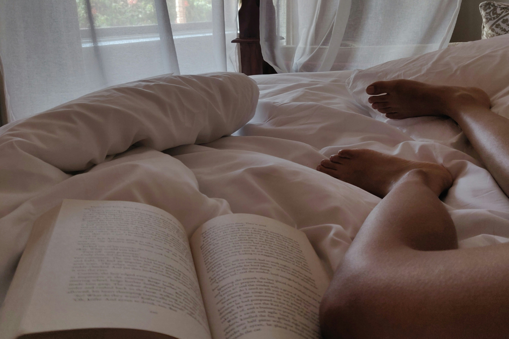 Ya tenemos la clave para que las parejas tengan más sexo: que empiecen a leer libros de romantasy