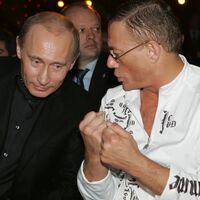 "Cuando me pidió que saltara, vi que saldría mal". La versión de Jean-Claude Van Damme sobre el drama de 'Depredador' y cómo fue su pelea cuerpo a cuerpo con Putin 