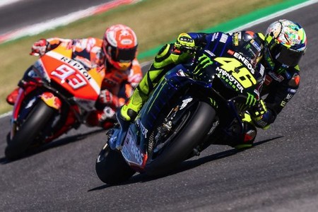 Marc Márquez carga contra Valentino Rossi tras su encontronazo en Misano: "Era imposible girar a esa velocidad"