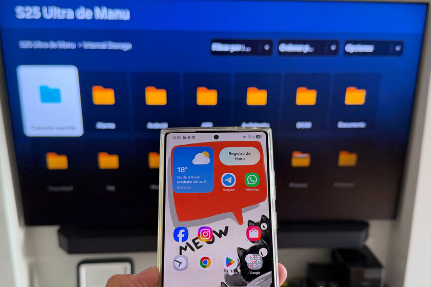 Si tienes un Galaxy y una Smart TV Samsung, puedes acceder a los archivos de tu móvil desde la tela sin cables. Es así de fácil