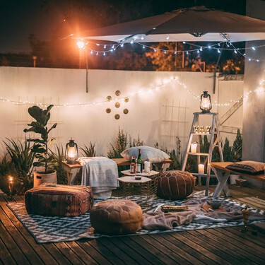 Con diseño bohemio y solar: así es la lámpara de exterior ideal para añadir luz íntima a balcones o terrazas 
