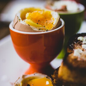 Estilo cottage y de conejitos: la nueva huevera de Tiger por 3,50 euros que pondrá un toque decorativo en la mesa