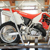 Guardó su vieja Honda en la caja original hace 25 años. Ahora cuesta tanto dinero que se podría comprar otras 13 nuevas 