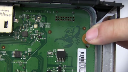 En cada Xbox One X hay un pequeño Jefe Maestro cabalgando sobre un escorpión