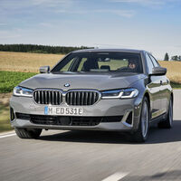 BMW 320e y BMW 520e son las nuevas versiones de entrada de estos híbridos enchufables