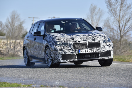 El nuevo BMW Serie 1 ultima su fase de pruebas y se deja ver camuflado: confirmado el M135i con 306 CV