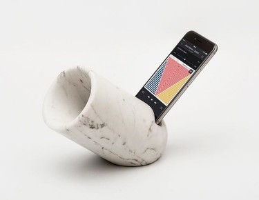 ¿Buscas un regalo que deje de piedra? Aquí tienes un altavoz de mármol para tu smartphone