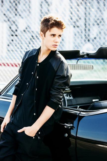 A Justin Bieber ¿le duele la cara de ser tan guapo?.... umm no lo creo