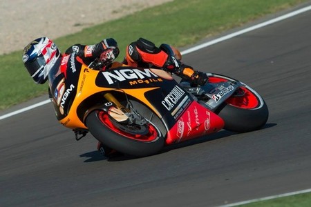 Si quieres la moto de Colin Edwards de la temporada pasada, estás a tiempo