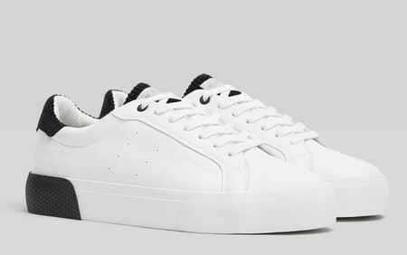 Éstas zapatillas blancas de Bershka están rebajadas por mitad de temporada  y son justo lo que tu look de primavera necesita