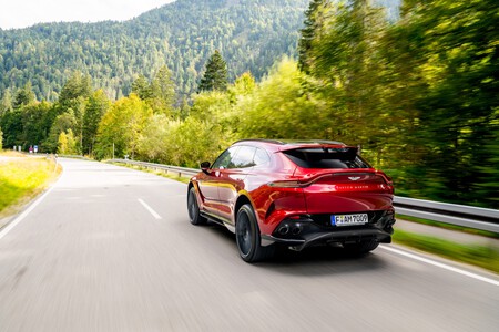 Aston Martin DBX707 trasera lateral