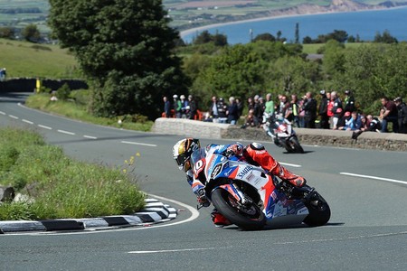 Peter Hickman domina el IOMTT 2019 con un triplete pero Dean Harrison le gana en la Senior TT