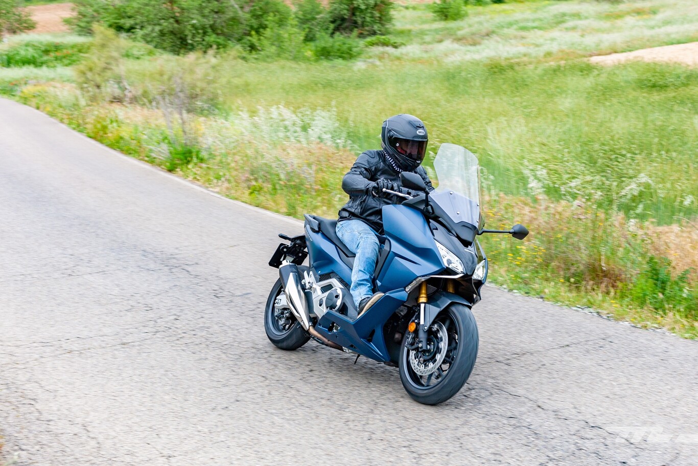 Probamos el Honda Forza 750: una moto de largo alcance con 57 CV pero tan fácil y práctica como un scooter