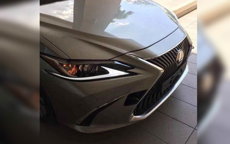 Y este sería el frontal del nuevo Lexus ES, filtrado antes de hora