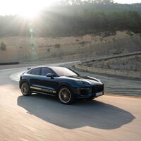 Probamos los Porsche Cayenne S y Turbo E-Hybrid: más eficiencia, más confort y unas prestaciones de infarto para el SUV más completo de su segmento