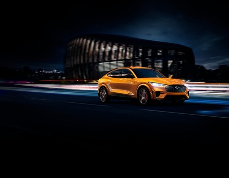 El Ford Mustang Mach-E GT 2021 se vestirá con el nostálgico color Cyber Orange