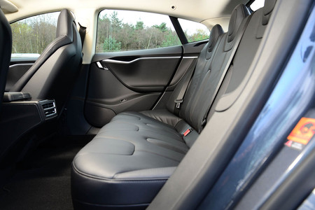 Tesla Model S plazas traseras