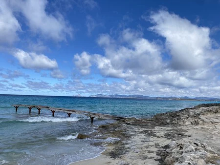 El Refugio De Lamine Yamal Para Disfrutar Del Verano Una Playa Paradisiaca Sin Casas Alrededor En El Mediterraneo Con Las Mejores Sardinas Asadas