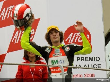 Simoncelli, rápido para todo: para sacar el carnet y para perder todos los puntos