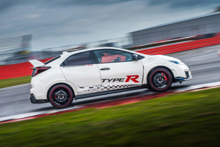 El Honda Civic Type R reta a sus competidores marcando tiempos en otros cinco circuitos
