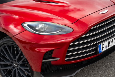 Aston Martin DBX707