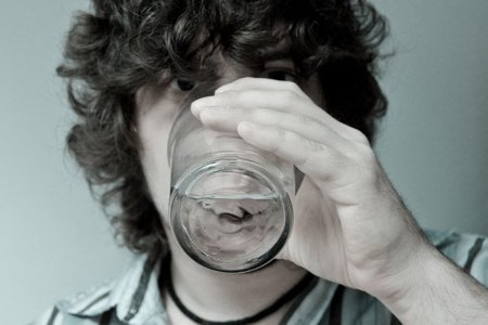 Para adelgazar más: bebe agua antes de las comidas