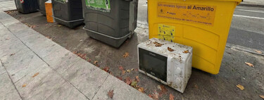 Si tu microondas empieza a echar chispas, no lo tires: suele ser culpa de una placa de cartón que cuesta 2 euros