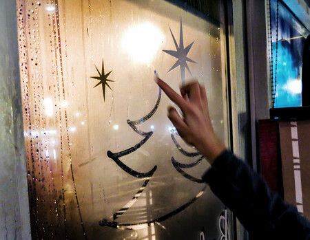 Hand Light Window Glass Condensation Christmas 525798 Pxhere Com