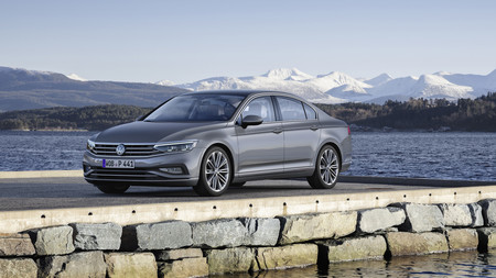 El Volkswagen Passat 2019 estrena conducción semiautónoma para el Salón de Ginebra