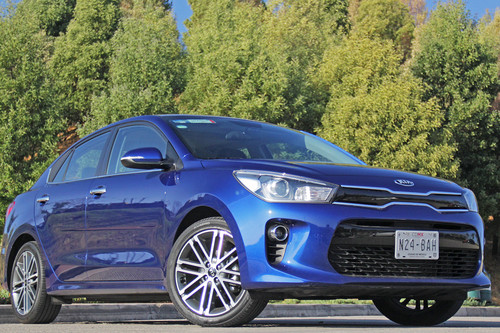 KIA Rio Sedán EX Pack 2019 a prueba: una decisión simple para la familia o trabajo