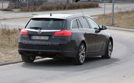 Opel Insignia Sports Tourer OPC, otro que se deja ver desnudo