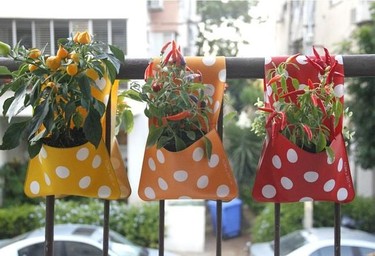 Bolsillos de lunares multifunción para organizar tus plantas... entre otras cosas 