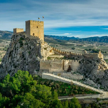 Con uno de los castillos más sorprendentes de Alicante, este pueblo es una de las joyas del no tan conocido interior de la provincia 
