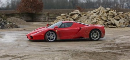 Ir de rally en un Ferrari Enzo y no morir en el intento