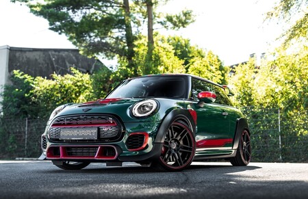 Manhart ha vuelto aún más extremo al MINI John Cooper Works GP, y ahora es una bomba de 350 CV y 530 Nm