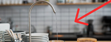 Tomar agua de la llave hace años era normal y "no pasaba nada". Ahora ya sabemos lo que bebíamos y no son buenas noticias