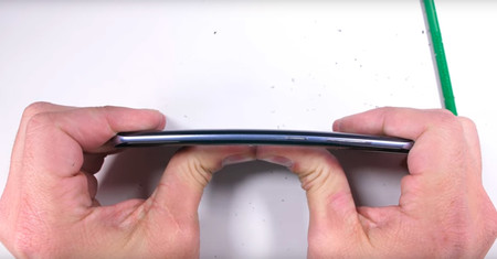 La resistencia del Samsung Galaxy S8 a prueba en una dura sesión de tortura