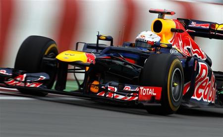 Sebastian Vettel se impone por un suspiro a Fernando Alonso en los últimos libres