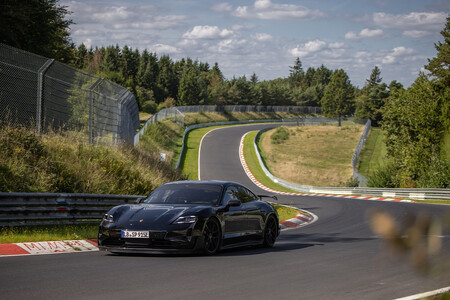 Porsche Taycan Nürburgring 7 min 07 s