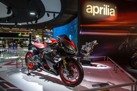 ¡Hola, Supersport! La Aprilia RS 660 Concept deslumbra en Milán: una deportiva media armada hasta las cejas