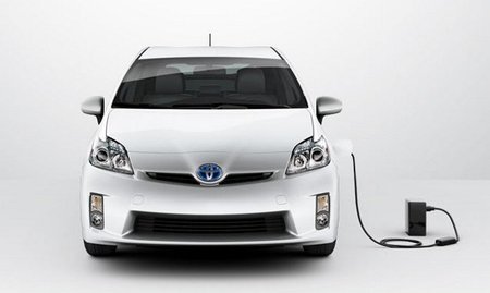 Toyota-Prius-Plug-in-front