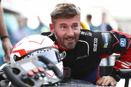 Tras rodar con una Aprilia RSV4 X junto a las MotoGP, ahora Max Biaggi quiere ponerse a 330 km/h con una moto eléctrica