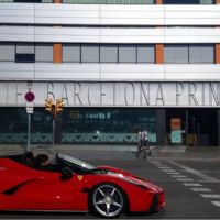 Y este es el Ferrari LaFerrari Aperta paseando por Barcelona con vídeo incluído