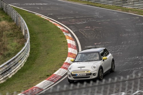El MINI Electric es un coche eléctrico con capacidad para hacer Nürburgring Nordschleife sin tocar el pedal de freno